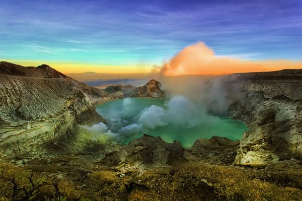 Crater volcan ijen